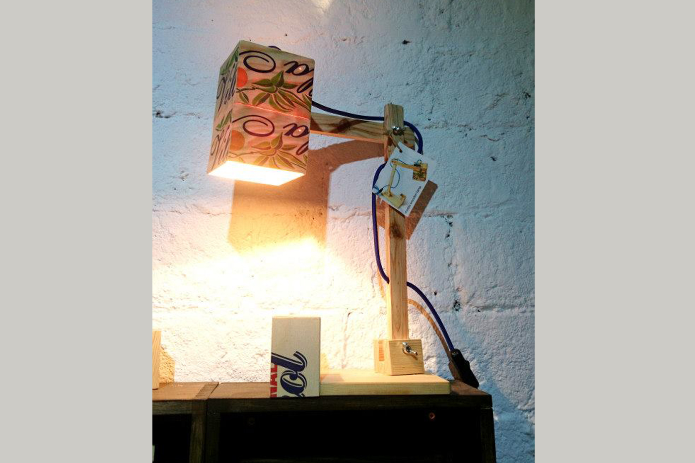 Kiruna, Gràcia, Barcelona, Mobla, lamp, lights, Lámparas, recycled, reciclado, palet, wood, madera, mobiliario